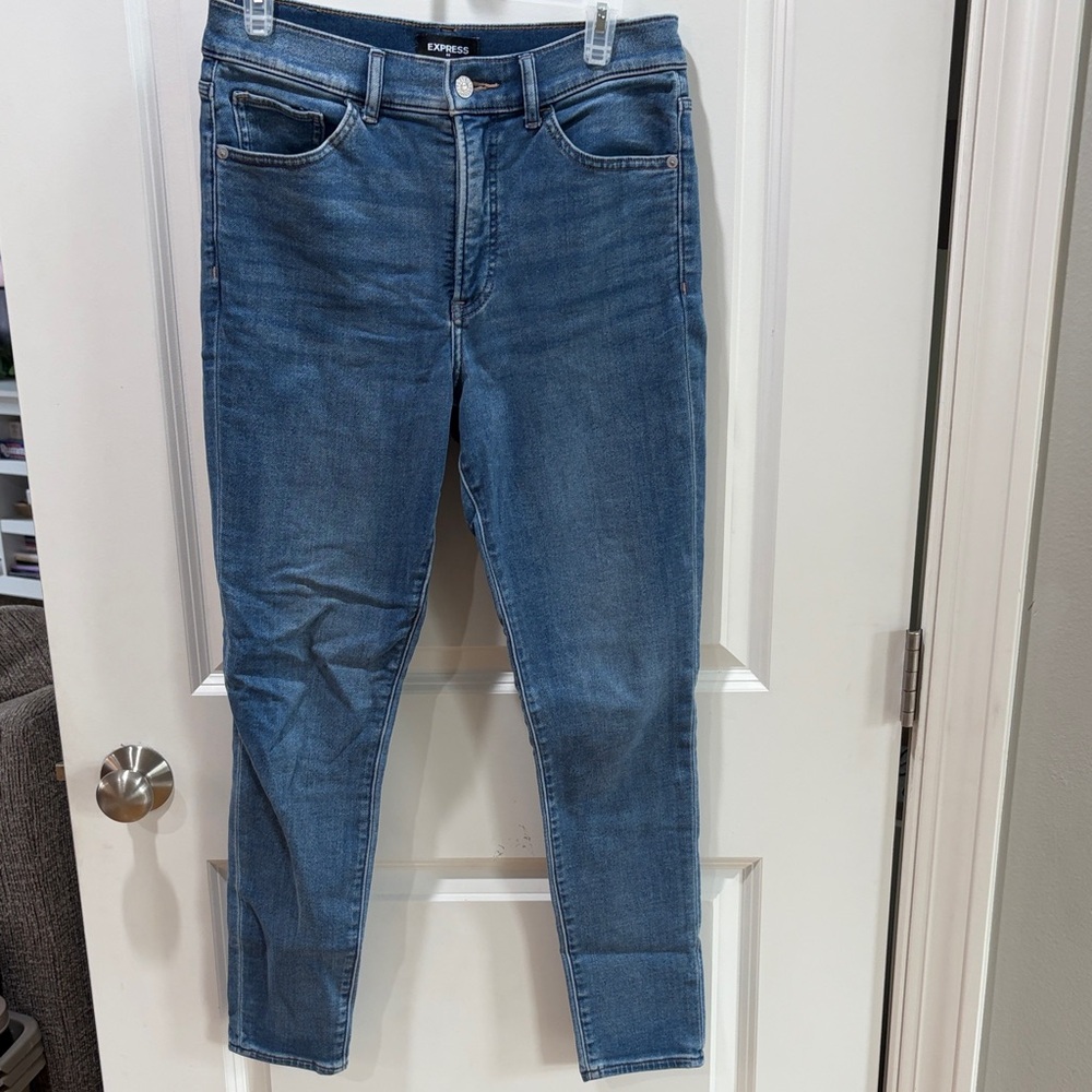 Express Women's Blue Mid-Rise Skinny Jeans Size 6R